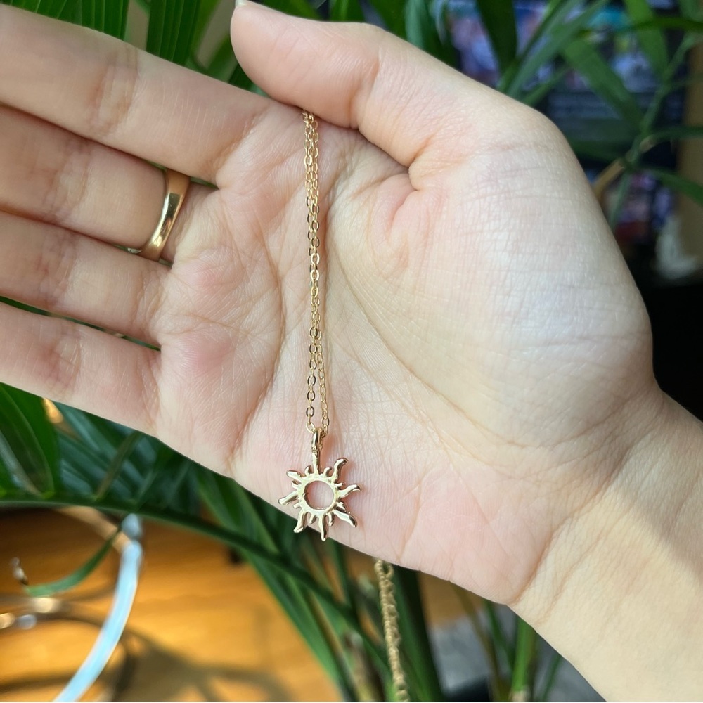 JEWELRY NECKLACE GOLD SUN PENDANT